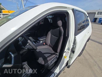 2025 Toyota RAV4 LE – miniatura 3