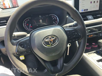 2025 Toyota RAV4 LE - miniatura 10