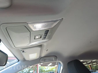 2025 Toyota RAV4 LE - miniatura 17