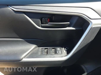 2025 Toyota RAV4 LE - miniatura 9
