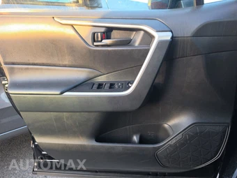 2025 Toyota RAV4 LE - miniatura 9