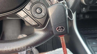 2025 Toyota RAV4 LE - miniatura 21
