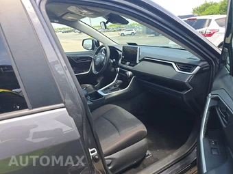 2025 Toyota RAV4 LE – miniatura 8
