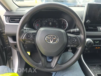 2025 Toyota RAV4 LE - miniatura 10