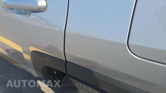 2025 Toyota RAV4 LE - miniatura 21