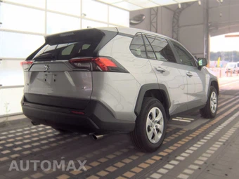 2025 Toyota RAV4 LE - miniatura 4