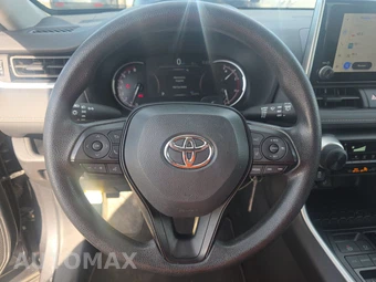 2025 Toyota RAV4 LE - miniatura 10