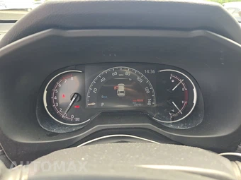 2025 Toyota RAV4 LE - miniatura 12