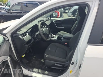 2025 Toyota RAV4 LE - miniatura 7