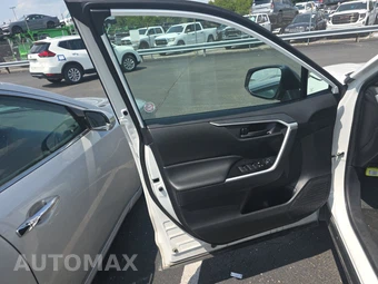 2025 Toyota RAV4 LE - miniatura 9