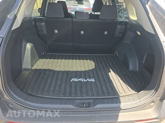2025 Toyota RAV4 LE - miniatura 16