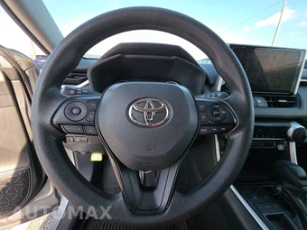 2025 Toyota RAV4 LE - miniatura 10