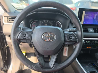 2025 Toyota RAV4 LE - miniatura 10