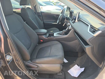 2025 Toyota RAV4 LE - miniatura 8