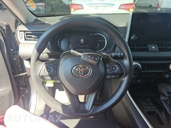 2025 Toyota RAV4 LE – miniatura 10