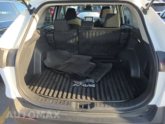 2025 Toyota RAV4 LE - miniatura 16