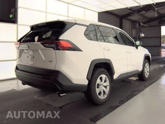 2025 Toyota RAV4 LE - miniatura 4