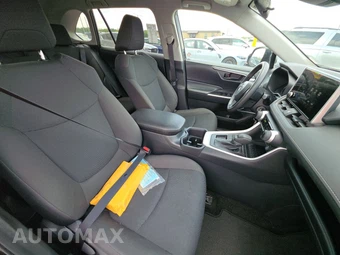 2025 Toyota RAV4 LE - miniatura 8