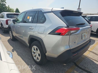 2025 Toyota RAV4 LE - miniatura 6