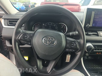 2025 Toyota RAV4 LE - miniatura 10