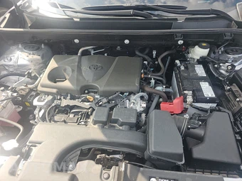 2025 Toyota RAV4 LE - miniatura 15