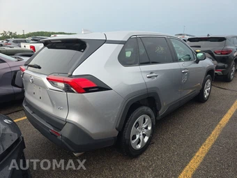 2025 Toyota RAV4 LE - miniatura 4