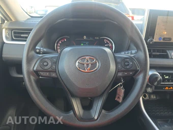 2025 Toyota RAV4 LE - miniatura 10