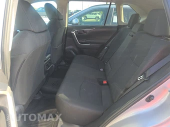 2025 Toyota RAV4 LE - miniatura 13