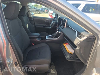 2025 Toyota RAV4 LE - miniatura 8