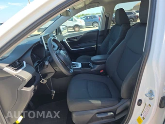 2025 Toyota RAV4 LE - miniatura 7