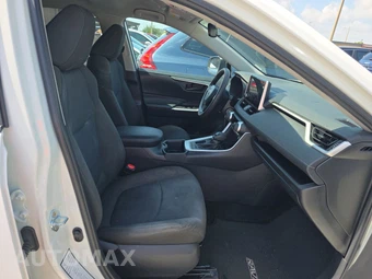 2025 Toyota RAV4 LE - miniatura 8