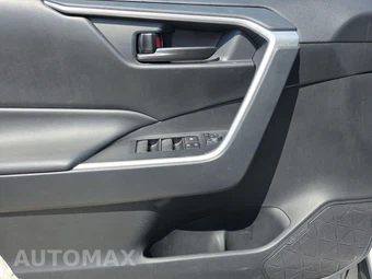 2025 Toyota RAV4 LE - miniatura 9