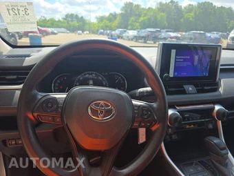 2025 Toyota RAV4 LE - miniatura 11