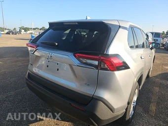 2025 Toyota RAV4 LE - miniatura 4