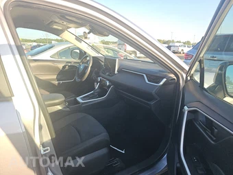2025 Toyota RAV4 LE - miniatura 8