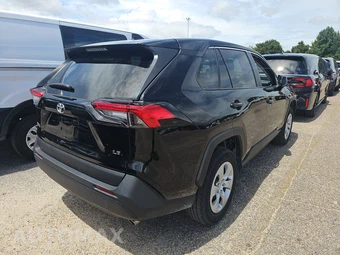 2025 Toyota RAV4 LE – miniatura 4