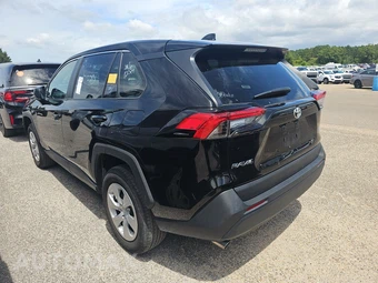 2025 Toyota RAV4 LE – miniatura 6