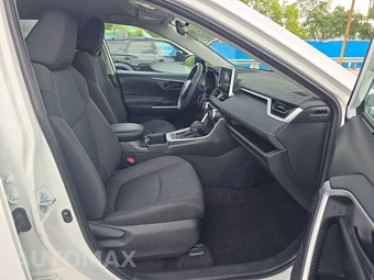 2025 Toyota RAV4 LE - miniatura 8