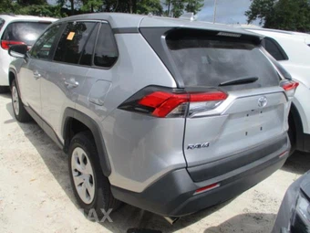 2025 Toyota RAV4 LE - miniatura 12