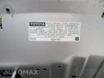 2025 Toyota RAV4 LE - miniatura 16