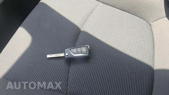 2025 Toyota RAV4 LE - miniatura 19