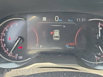 2025 Toyota RAV4 LE – miniatura 12