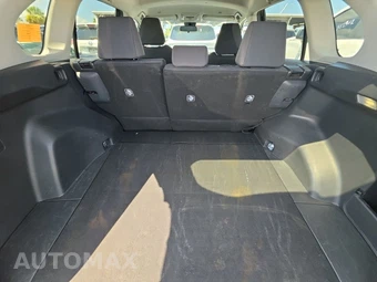 2025 Toyota RAV4 LE – miniatura 16
