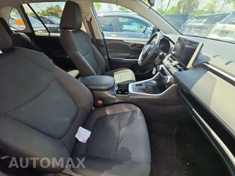 2025 Toyota RAV4 LE – miniatura 8