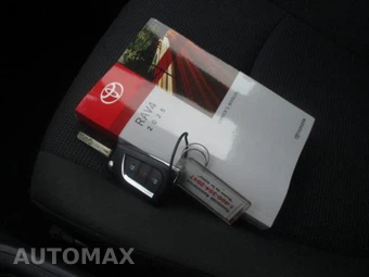 2025 Toyota RAV4 LE - miniatura 10