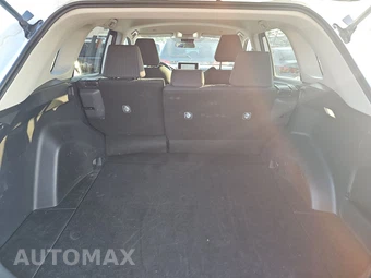 2025 Toyota RAV4 LE - miniatura 16