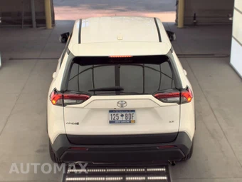 2025 Toyota RAV4 LE - miniatura 5