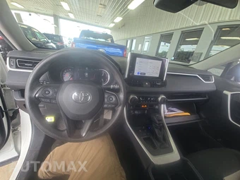 2025 Toyota RAV4 LE - miniatura 11