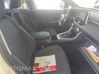 2025 Toyota RAV4 LE - miniatura 8