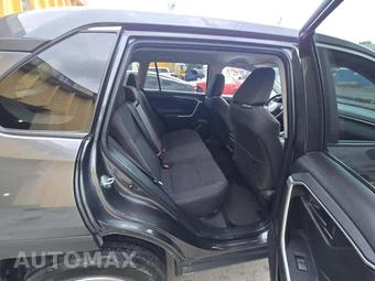 2025 Toyota RAV4 LE – miniatura 13